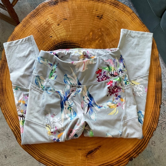 Avia Cropped Capri Pocket Leggings Exercise Yoga Pants Medium Floral - Picture 1 of 6